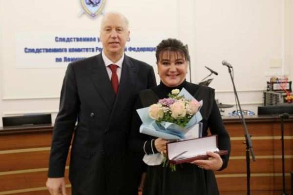 Бастрыкин наградил медалями актеров из «Улиц разбитых фонарей» 