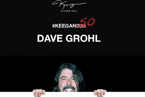 <br />
				Фанаты Foo Fighters смогут приобрести эксклюзивную копию рисунка Дейва Грола с автографами музыканта и художника 			