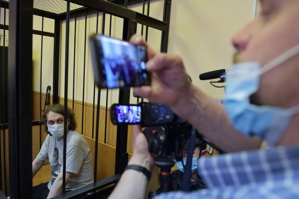 Суд продлил арест блогеру Хованскому 